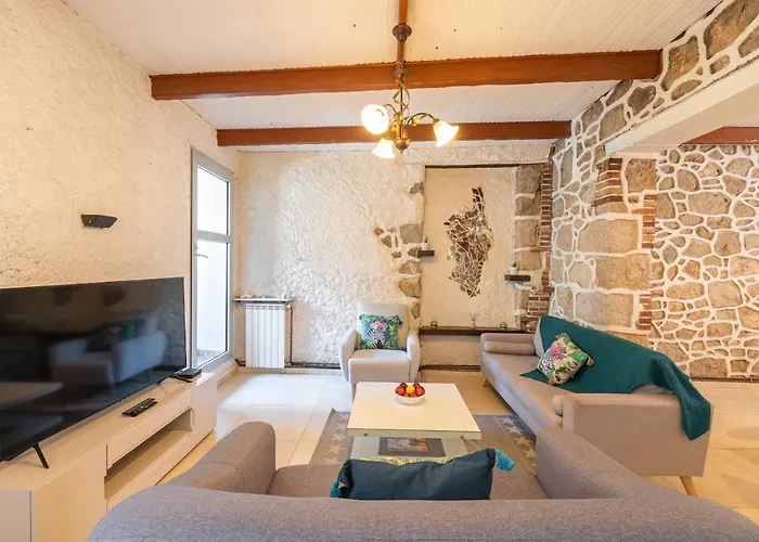 Maison De Ville Familiale, 5 Chambres, Terrasse, A 20 Minutes Du Centre Ville